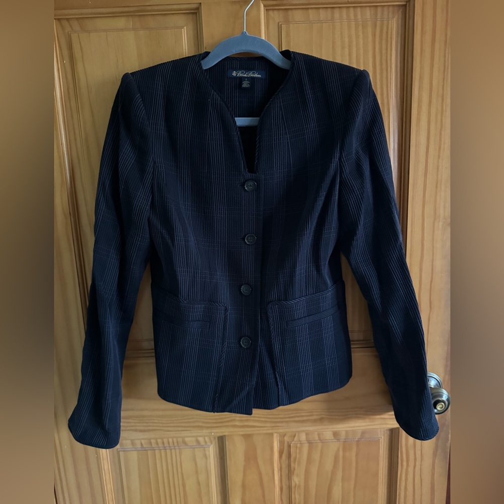 Brooks Brothers Italian Fabric Structured Blazer – Size 2 (Made in Portugal)